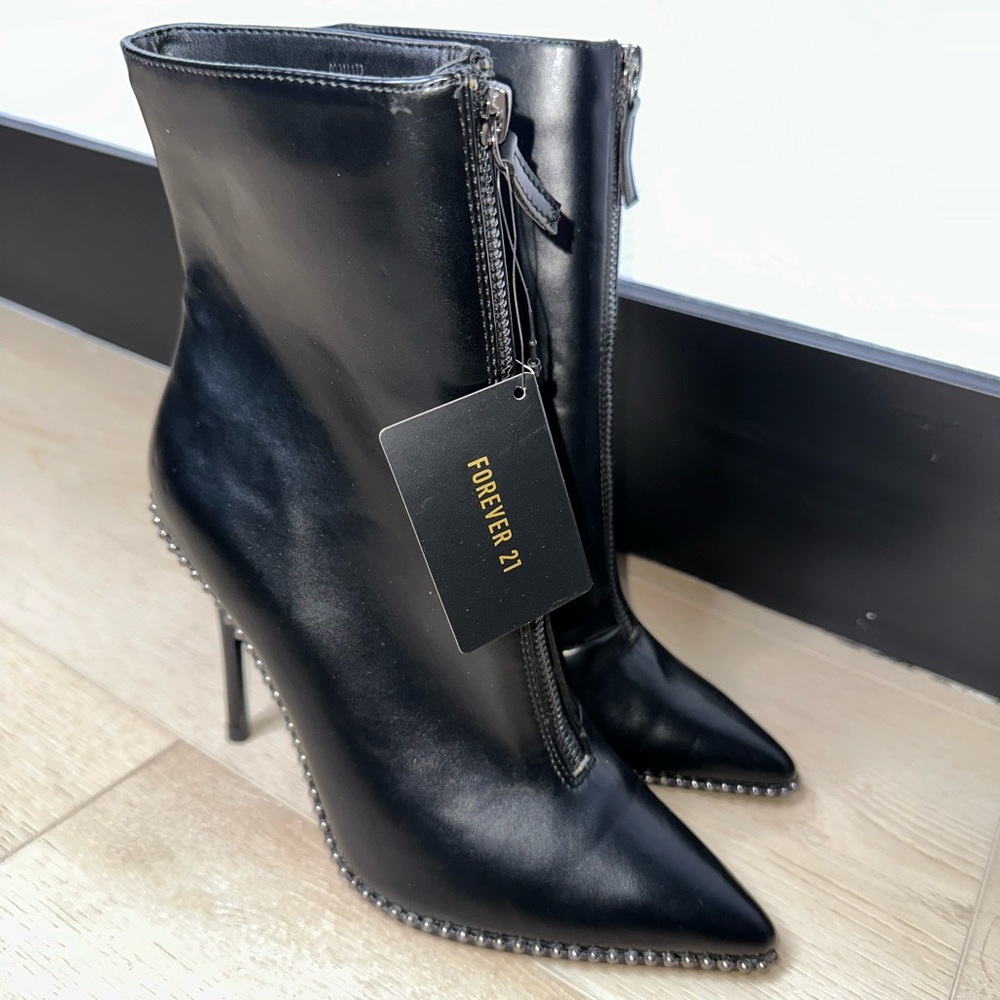 Forever 21 Black Ankle Boots Size 8, NWT